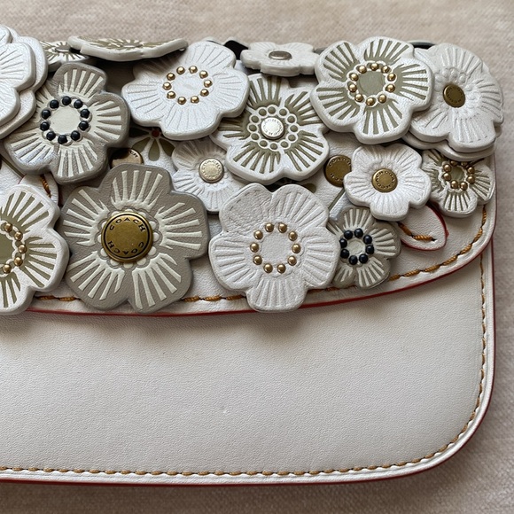 COACH 1941 Tea Rose Clutch CHALK
Wristlet Wallet - Picture 3 of 16